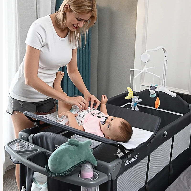 Lit bébé portable multifonctionnel Lit bébé pliable avec table à couches Berceau à bascule Lit de jeu pour enfants Meubles de chambre à coucher pour 0-6 ans