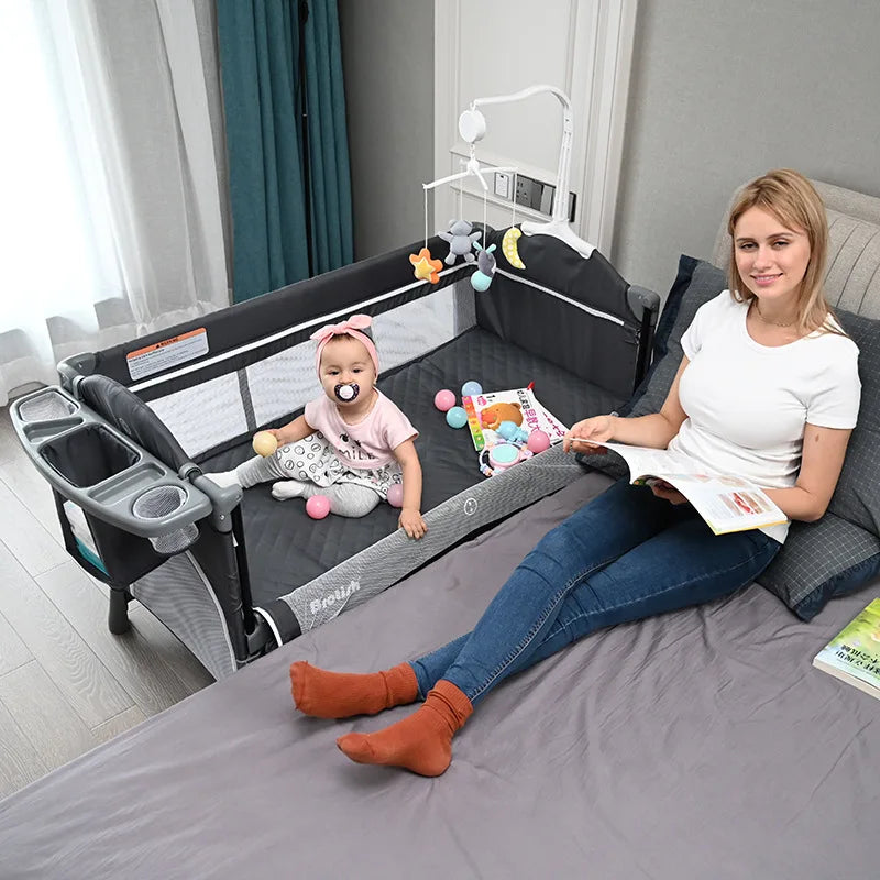 Lit bébé portable multifonctionnel Lit bébé pliable avec table à couches Berceau à bascule Lit de jeu pour enfants Meubles de chambre à coucher pour 0-6 ans